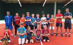 East Devon Tennis Academy players, coaches & Lucie Ahl