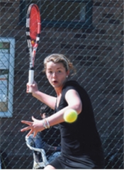 Alice Mcgee hitting a forehand