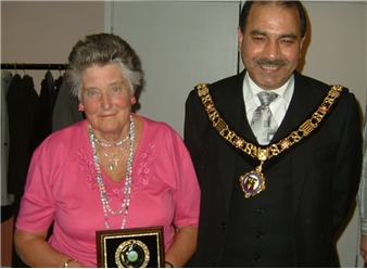 Jean Walker receiving her Lifetime Achievement Award